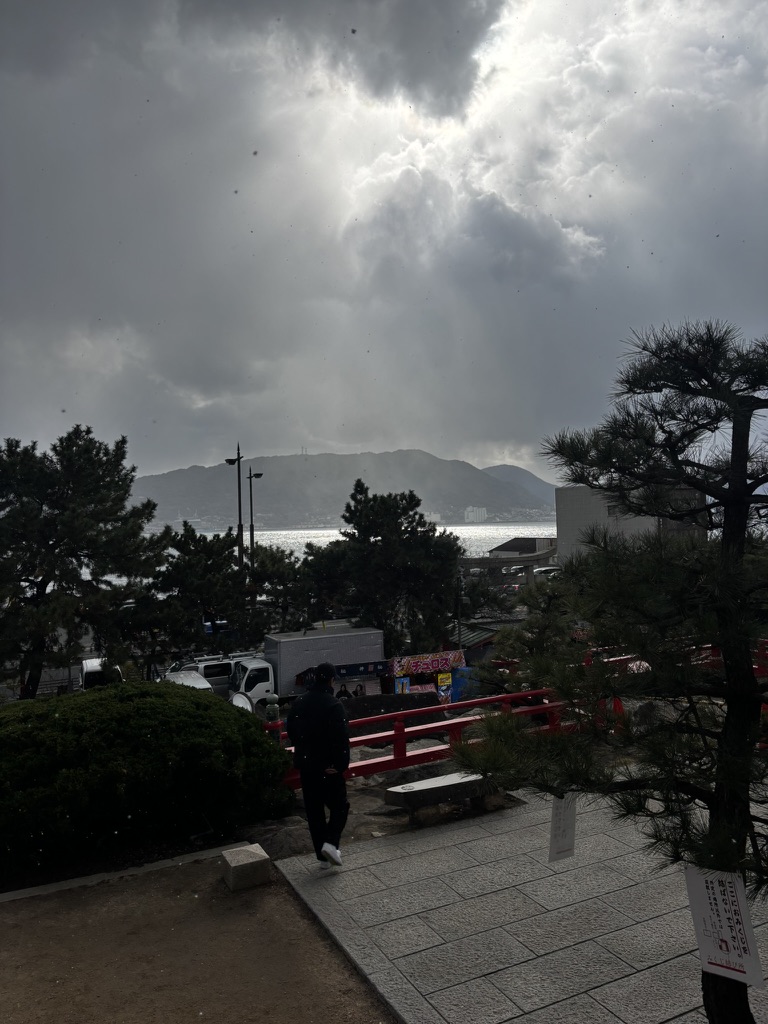 赤間神宮から垣間見える関門海峡