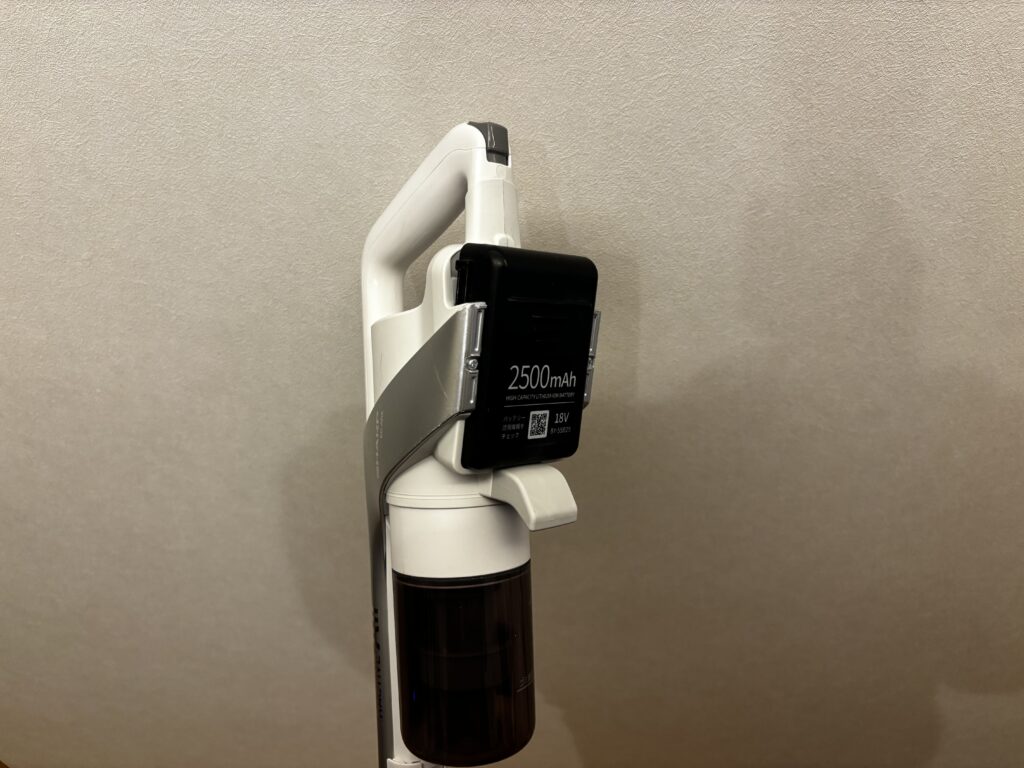 SHARPのラクティブエアーのバッテリーの写真