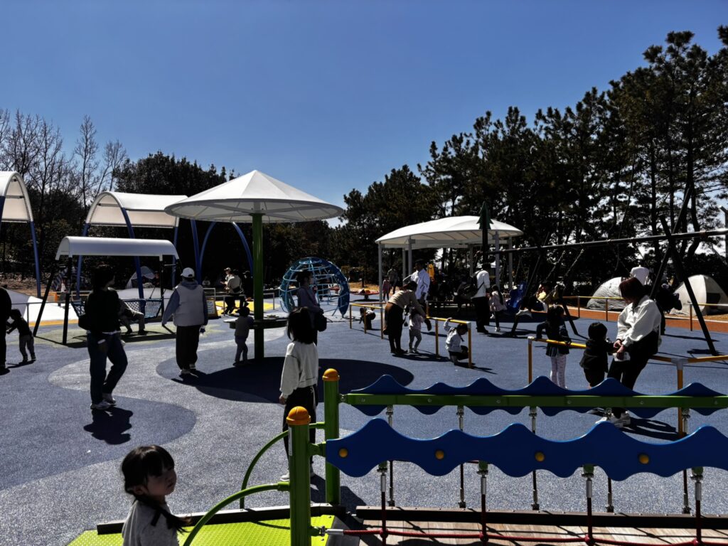 きららんどで遊ぶ子供の写真