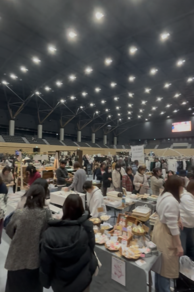下関で開催された花鳥風月のイベント風景の写真