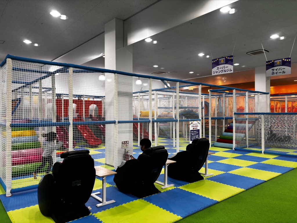 キッズランドUS MAX山口下関店の室内遊び場｜スーパージャングルジムの写真