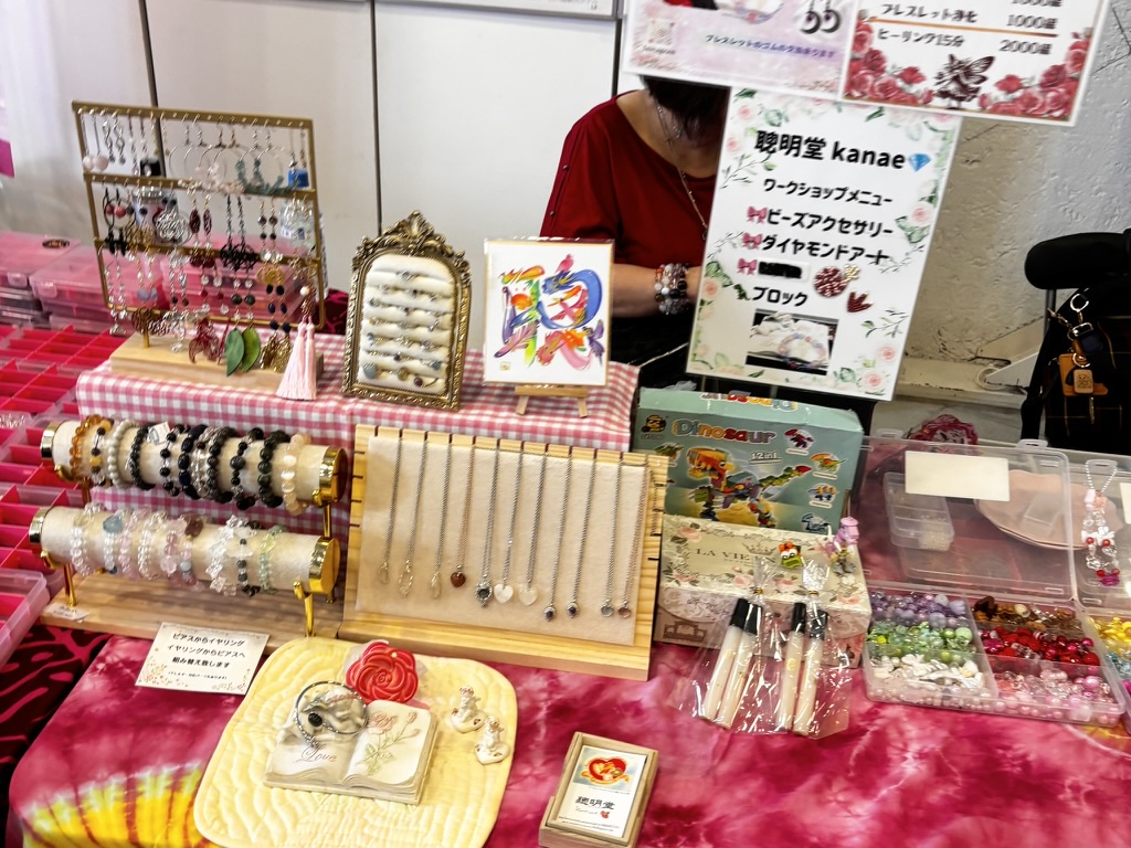 川棚で開催のなんでもマルシェ|ワークショップ ビーズアクセサリー
