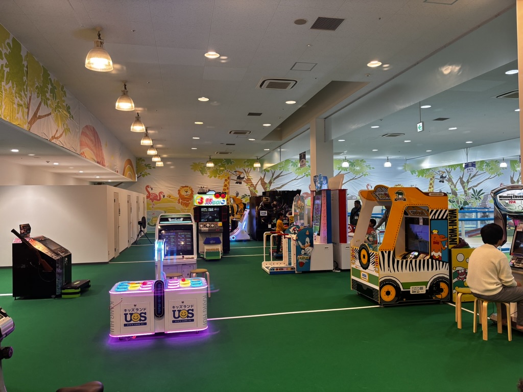 キッズランドUS MAX山口下関店の室内遊び場｜ゲームコーナーの写真
